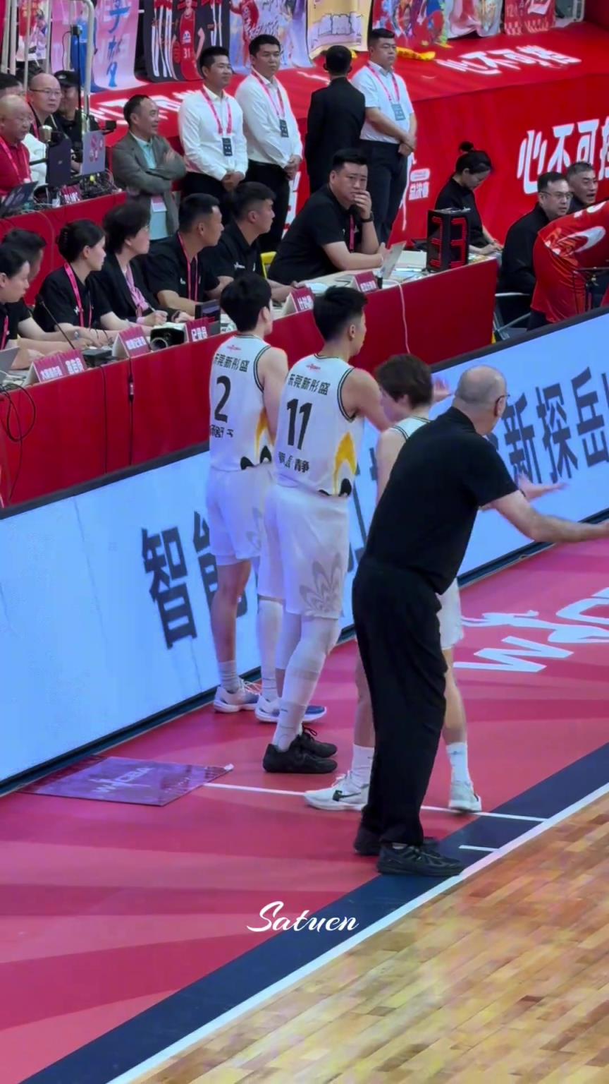 無奈的一家三口！絕望的教練，氣瘋了的皮總！