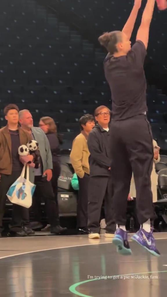 71歲成龍現身巴克萊中心看女籃比賽：她們投籃怎么那么準?。。?>
                                <div   id=