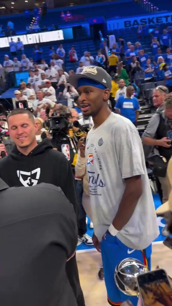 道理我都懂，但是為什么亞歷山大拿到MVP之后要掏襠